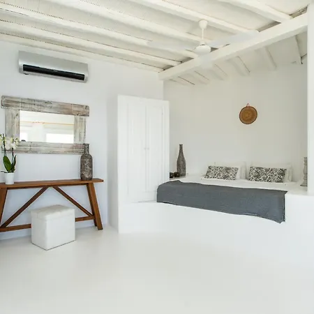 Konukevi Ruby By Mykonos Rocks 4*