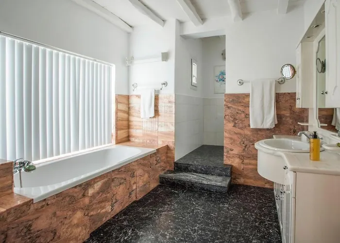 Ruby By Mykonos Rocks