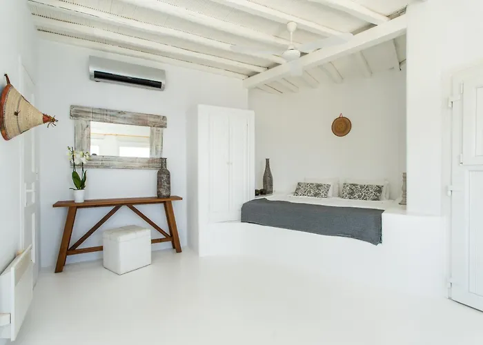 Konukevi Ruby By Mykonos Rocks 4*